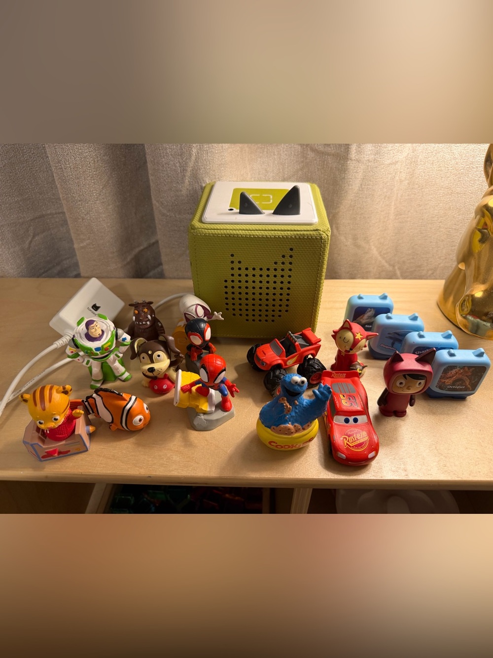 Tonies Toniebox Starter Set Green with 13 Figures and Charger